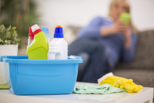 Hard surface stain removal in kitchens and bathrooms